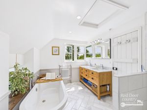 Ensuite- click for photo gallery